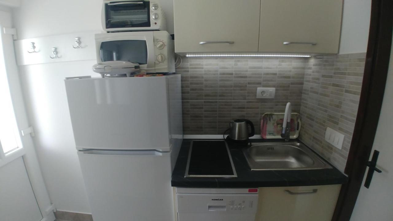 Apartments Marija Bajto Necujam Bagian luar foto