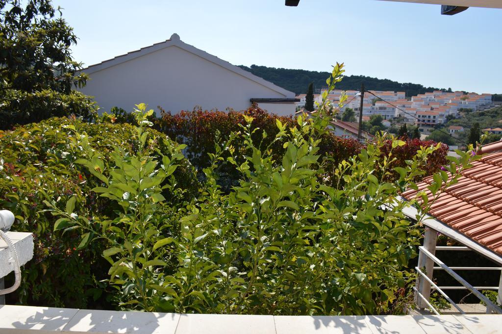 Apartments Marija Bajto Necujam Bagian luar foto