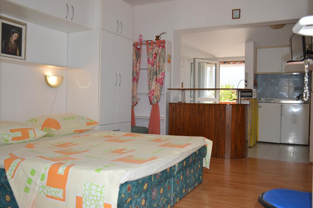 Apartments Marija Bajto Necujam Bagian luar foto