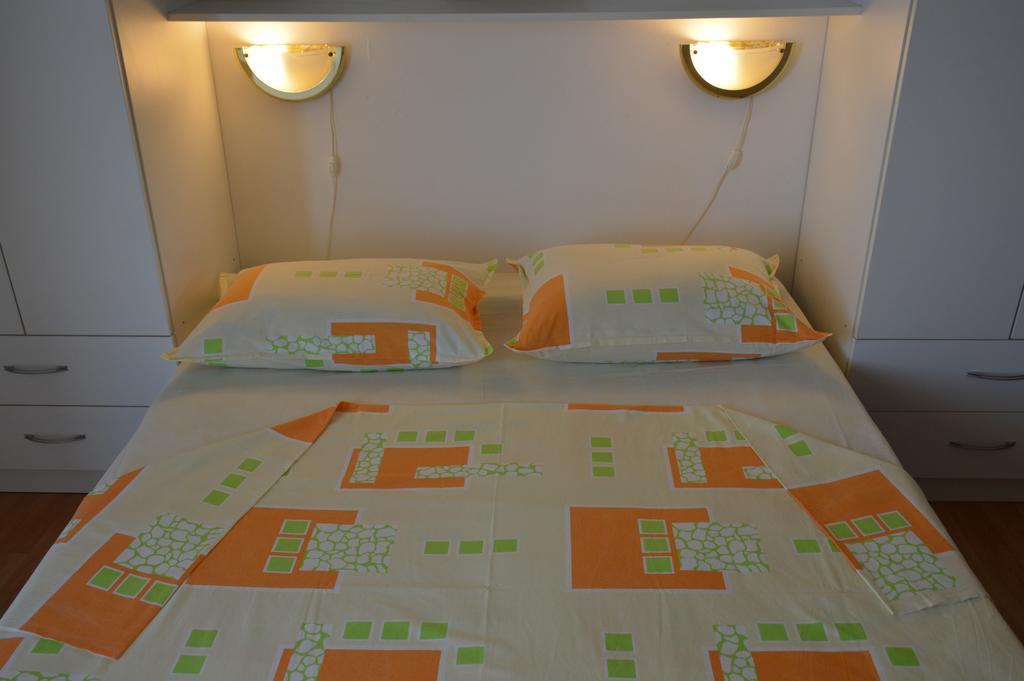 Apartments Marija Bajto Necujam Bagian luar foto