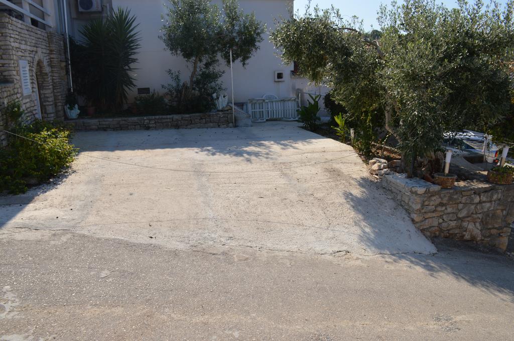 Apartments Marija Bajto Necujam Bagian luar foto