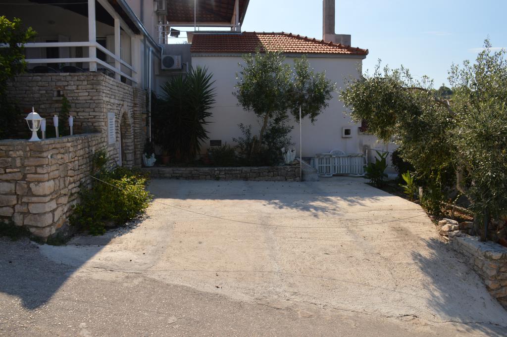Apartments Marija Bajto Necujam Bagian luar foto